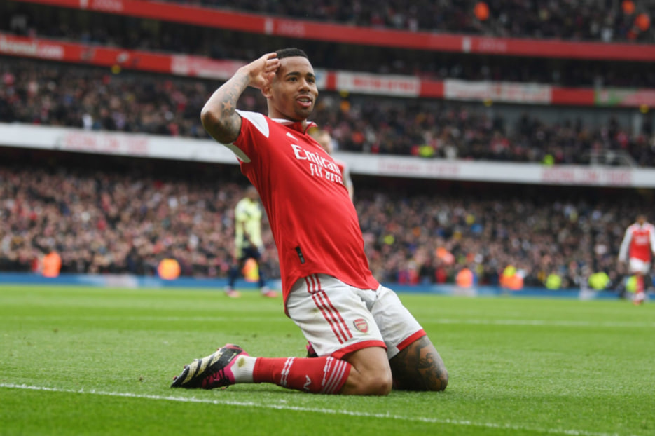 Gary Neville critique Gabriel Jesus : un appel à la précision et à la confiance